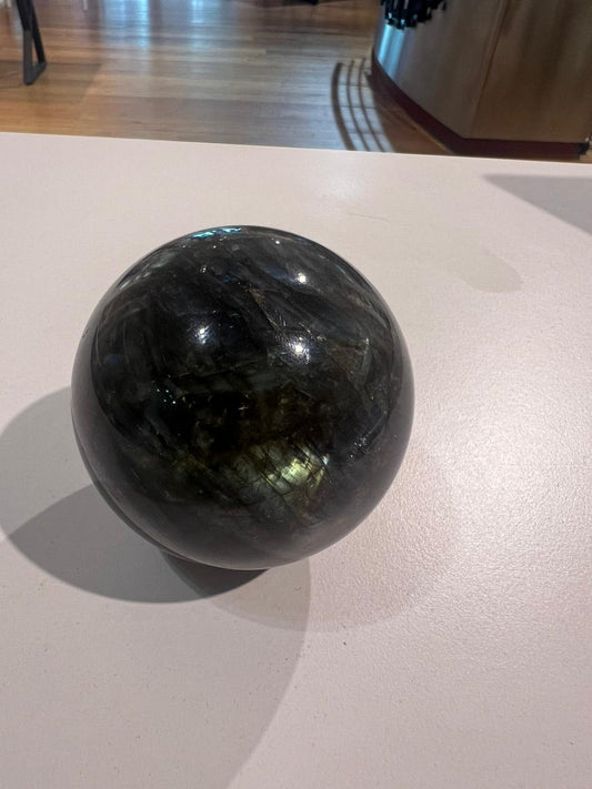 Labradorite Sphere ( 440g )