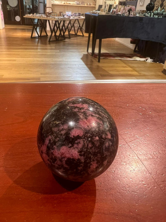 Rhodonite Sphere ( 652g )