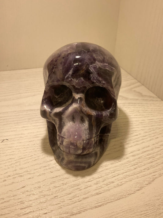 Chevron Amethyst Skull ( 970g )