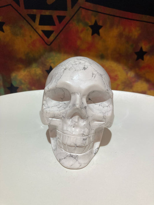Howlite - Skull ( 1175g )