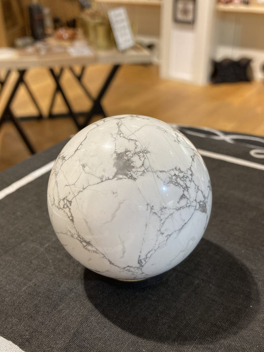 Howlite Sphere ( 350g)