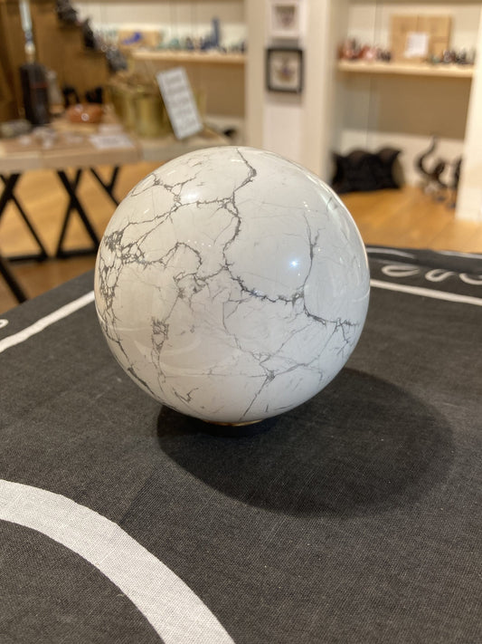 Howlite Sphere (640g)